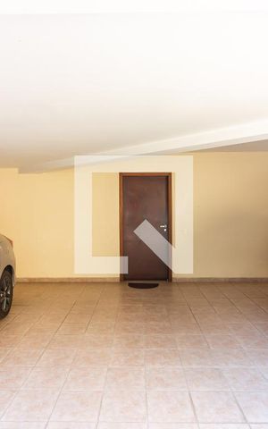 Casa de condomínio à venda com 445m², 4 quartos e 4 vagas Casa de condomínio à venda com 445m², 4 quartos e 4 vagasGaragem