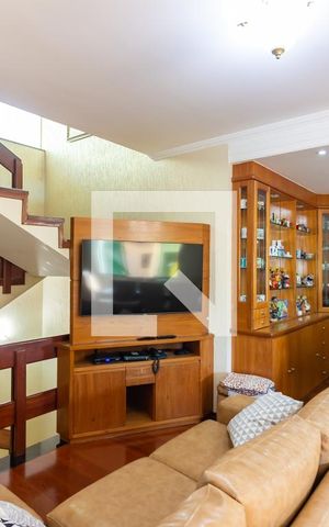 Casa de condomínio à venda com 445m², 4 quartos e 4 vagas Casa de condomínio à venda com 445m², 4 quartos e 4 vagasSala