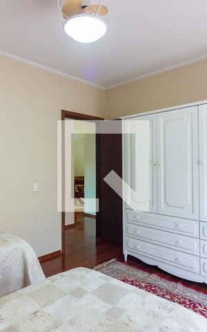 Casa de condomínio à venda com 445m², 4 quartos e 4 vagas Casa de condomínio à venda com 445m², 4 quartos e 4 vagasQuarto 1