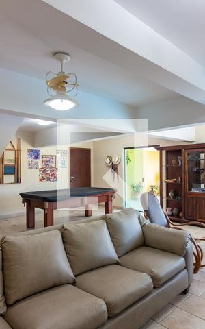 Casa de condomínio à venda com 445m², 4 quartos e 4 vagas Casa de condomínio à venda com 445m², 4 quartos e 4 vagasÁrea Gourmet