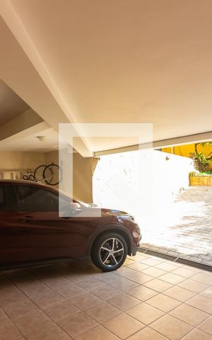 Casa de condomínio à venda com 445m², 4 quartos e 4 vagas Casa de condomínio à venda com 445m², 4 quartos e 4 vagasGaragem