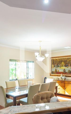 Casa de condomínio à venda com 445m², 4 quartos e 4 vagas Casa de condomínio à venda com 445m², 4 quartos e 4 vagasSala