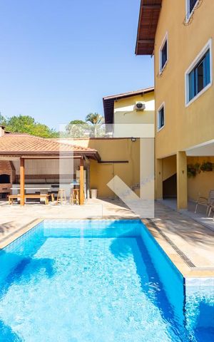 Casa de condomínio à venda com 445m², 4 quartos e 4 vagas Casa de condomínio à venda com 445m², 4 quartos e 4 vagasPiscina