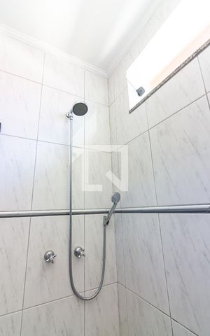 Casa de condomínio à venda com 445m², 4 quartos e 4 vagas Casa de condomínio à venda com 445m², 4 quartos e 4 vagasBanheiro 1