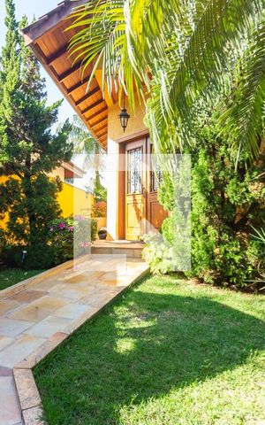 Casa de condomínio à venda com 445m², 4 quartos e 4 vagas Casa de condomínio à venda com 445m², 4 quartos e 4 vagasHall