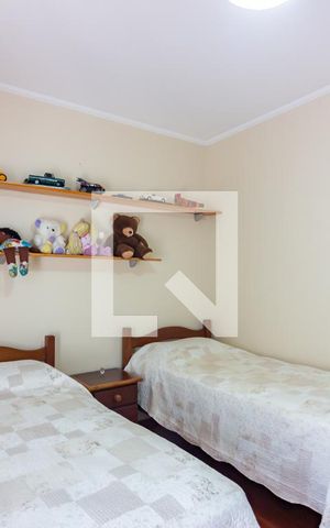 Casa de condomínio à venda com 445m², 4 quartos e 4 vagas Casa de condomínio à venda com 445m², 4 quartos e 4 vagasQuarto 1
