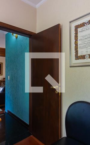 Casa de condomínio à venda com 445m², 4 quartos e 4 vagas Casa de condomínio à venda com 445m², 4 quartos e 4 vagasEscritório