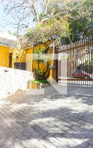 Casa de condomínio à venda com 445m², 4 quartos e 4 vagas Casa de condomínio à venda com 445m², 4 quartos e 4 vagasGaragem