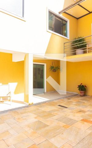 Casa de condomínio à venda com 445m², 4 quartos e 4 vagas Casa de condomínio à venda com 445m², 4 quartos e 4 vagasÁrea Gourmet