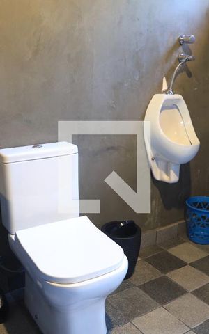 Casa à venda com 480m², 2 quartos e 4 vagasBanheiro da Piscina