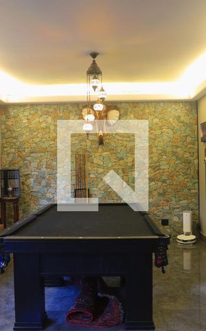Casa à venda com 480m², 2 quartos e 4 vagasSala