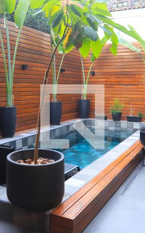 Casa à venda com 480m², 2 quartos e 4 vagasÁrea externa Piscina