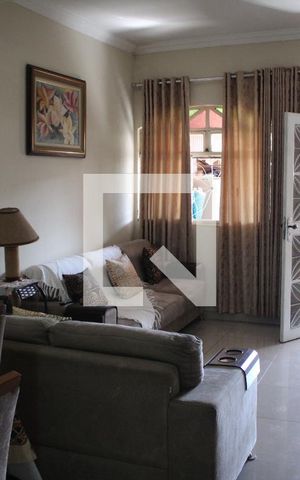 Casa à venda com 250m², 4 quartos e 1 vagaSala