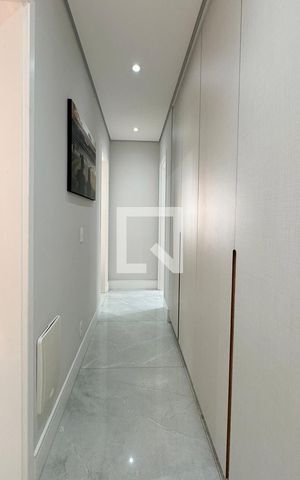 Apartamento à venda com 81m², 2 quartos e 2 vagasCorredor