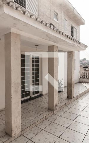 Casa à venda com 200m², 5 quartos e 4 vagas Casa à venda com 200m², 5 quartos e 4 vagasQuintal