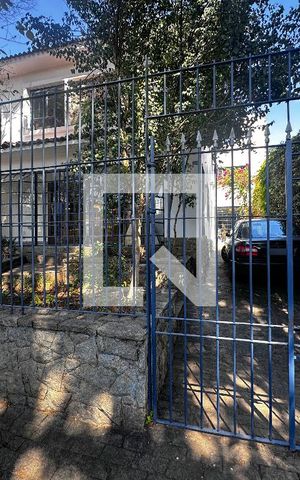 Casa para alugar com 350m², 3 quartos e 3 vagasFachada