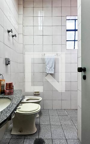 Casa para alugar com 350m², 3 quartos e 3 vagasBanheiro Social 1