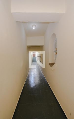 Casa para alugar com 635m², 4 quartos e 4 vagas Casa para alugar com 635m², 4 quartos e 4 vagasQuintal - lateral