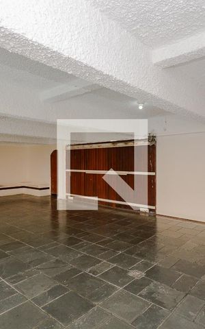 Casa para alugar com 635m², 4 quartos e 4 vagas Casa para alugar com 635m², 4 quartos e 4 vagasGaragem