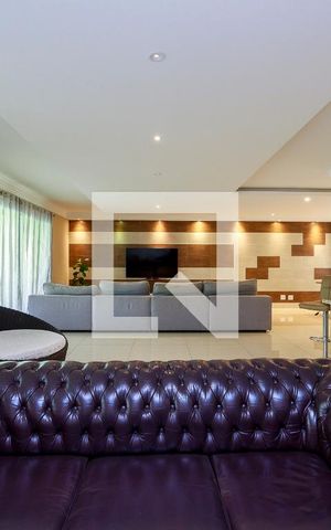 Apartamento para alugar com 317m², 4 quartos e 4 vagas Apartamento para alugar com 317m², 4 quartos e 4 vagasSala