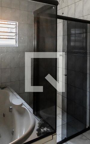 Casa à venda com 250m², 3 quartos e 5 vagas Casa à venda com 250m², 3 quartos e 5 vagasBanheiro da Suite