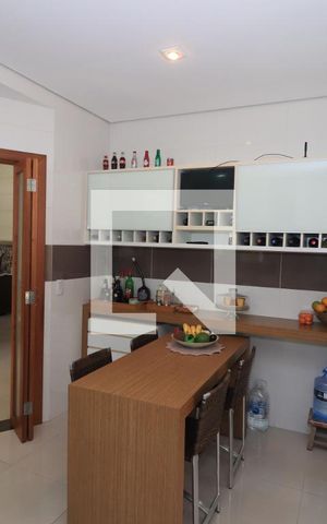 Casa à venda com 539m², 4 quartos e 4 vagasCozinha
