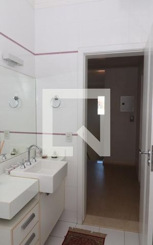 Casa à venda com 539m², 4 quartos e 4 vagasBanheiro Social