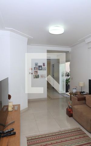 Casa à venda com 539m², 4 quartos e 4 vagasSala de TV