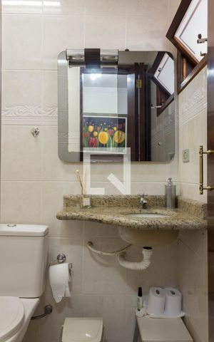 Casa à venda com 272m², 4 quartos e 2 vagasBanheiro da Suíte de serviço