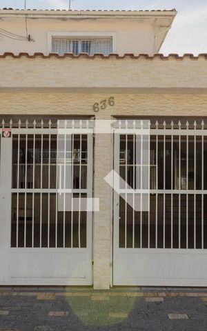 Casa à venda com 272m², 4 quartos e 2 vagasFachada