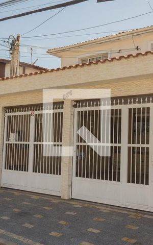 Casa à venda com 272m², 4 quartos e 2 vagasFachada