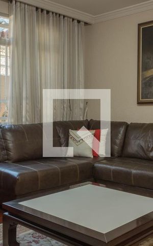 Casa à venda com 272m², 4 quartos e 2 vagasSala