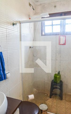 Casa à venda com 308m², 3 quartos e 6 vagasBanheiro da Suíte 1