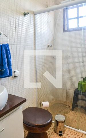 Casa à venda com 308m², 3 quartos e 6 vagasBanheiro da Suíte 1