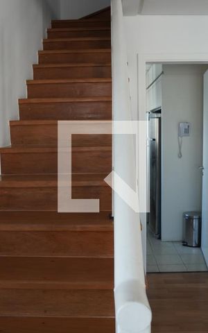 Apartamento para alugar com 184m², 2 quartos e 3 vagasEscada