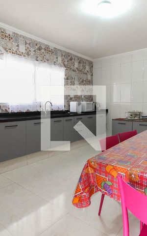 Casa para alugar com 281m², 4 quartos e 6 vagas Casa para alugar com 281m², 4 quartos e 6 vagasCozinha