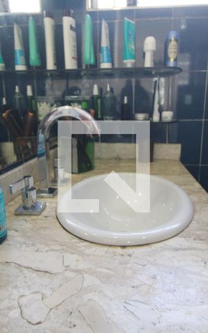 Casa à venda com 185m², 3 quartos e 2 vagasPia banheiro comum