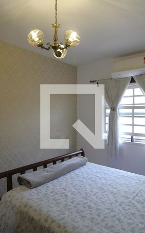Casa à venda com 185m², 3 quartos e 2 vagasSuíte