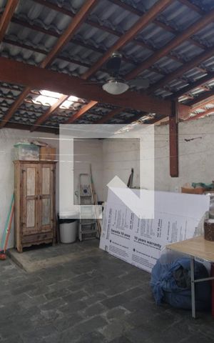 Casa à venda com 185m², 3 quartos e 2 vagasQuintal frente da casa