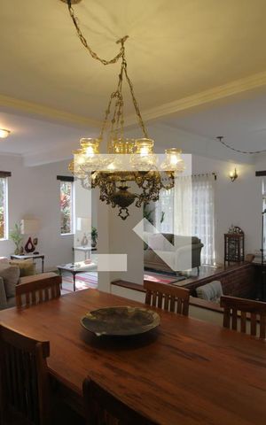 Casa à venda com 185m², 3 quartos e 2 vagasSala