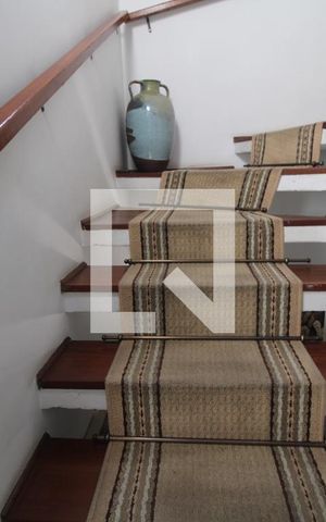 Casa à venda com 185m², 3 quartos e 2 vagasEscada