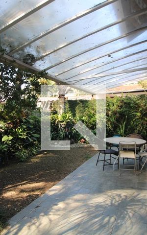 Casa à venda com 185m², 3 quartos e 2 vagasQuintal fundos da casa