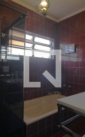 Casa à venda com 185m², 3 quartos e 2 vagasBanheiro da suíte