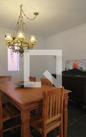 Casa à venda com 185m², 3 quartos e 2 vagasSala