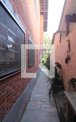 Casa à venda com 185m², 3 quartos e 2 vagasQuintal lateral
