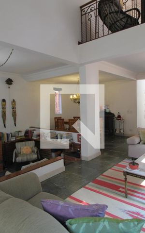 Casa à venda com 185m², 3 quartos e 2 vagasSala