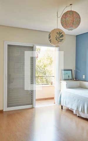 Casa de condomínio para alugar com 550m², 4 quartos e 3 vagas Casa de condomínio para alugar com 550m², 4 quartos e 3 vagasQuarto
