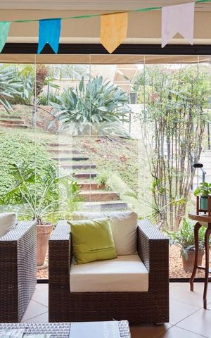 Casa de condomínio para alugar com 550m², 4 quartos e 3 vagas Casa de condomínio para alugar com 550m², 4 quartos e 3 vagasÁrea Externa