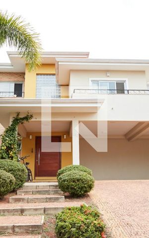 Casa de condomínio para alugar com 550m², 4 quartos e 3 vagas Casa de condomínio para alugar com 550m², 4 quartos e 3 vagasVista da Rua
