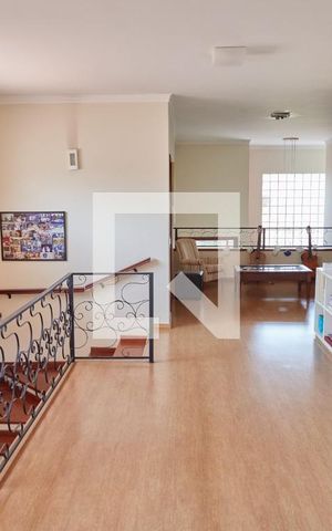 Casa de condomínio para alugar com 550m², 4 quartos e 3 vagas Casa de condomínio para alugar com 550m², 4 quartos e 3 vagasCorredor